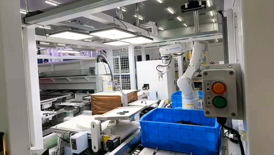 AI視覺引導光伏接線盒上料 | 某大型光伏企業(yè)