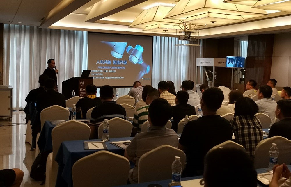 梅卡曼德受邀參加UR創新方案研討會，現場展示克服黑色物體抓取難題